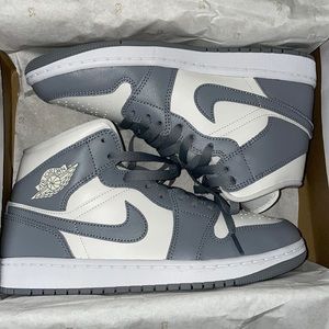 SOLD Women’s Air Jordan 1 Mid